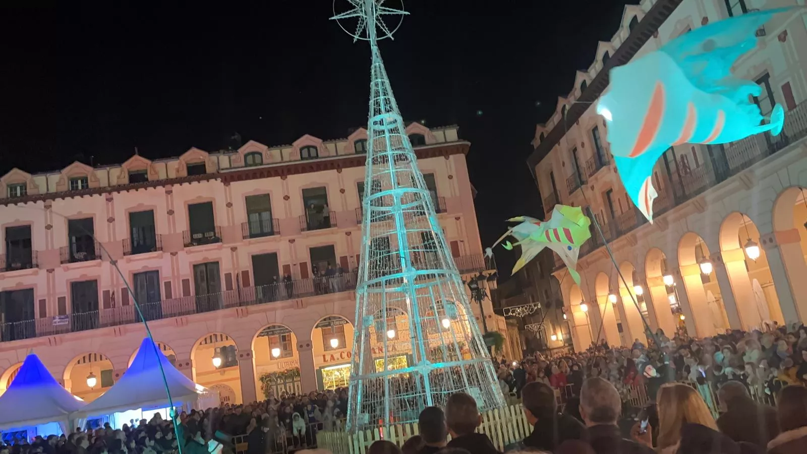 Encendido navideño en Huesca con el espectáculo de A-Taka y chocolatada. Foto Mercedes Manterola