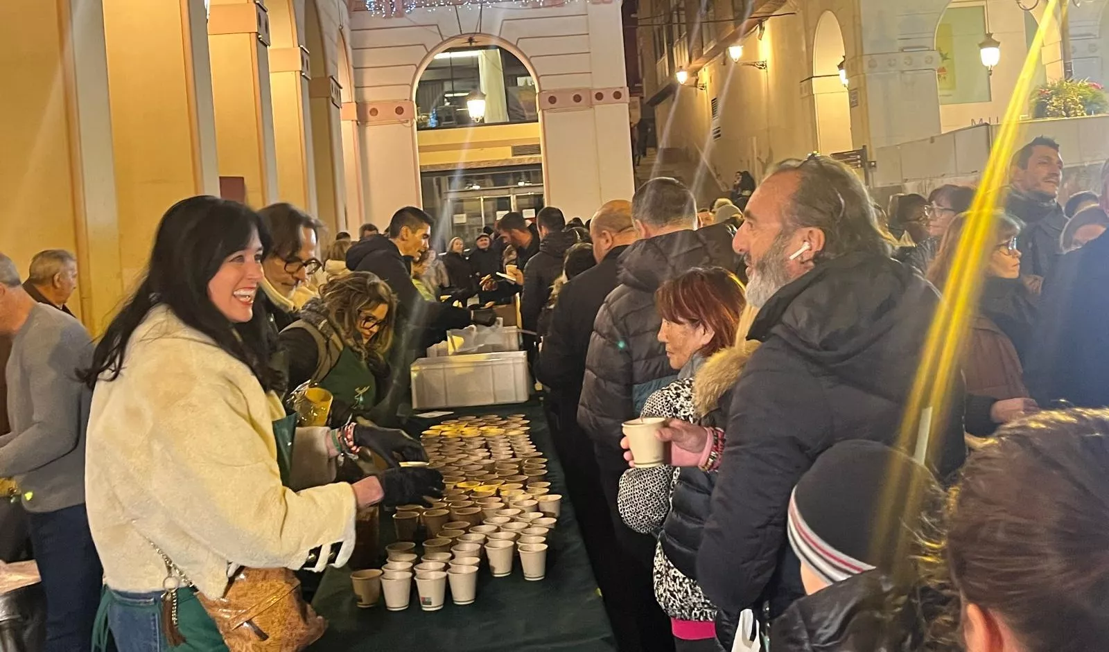 Encendido navideño en Huesca con el espectáculo de A-Taka y chocolatada. Foto Mercedes Manterola