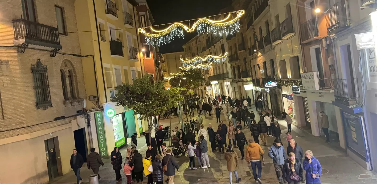 Encendido navideño en Huesca con el espectáculo de A-Taka y chocolatada. Foto Mercedes Manterola