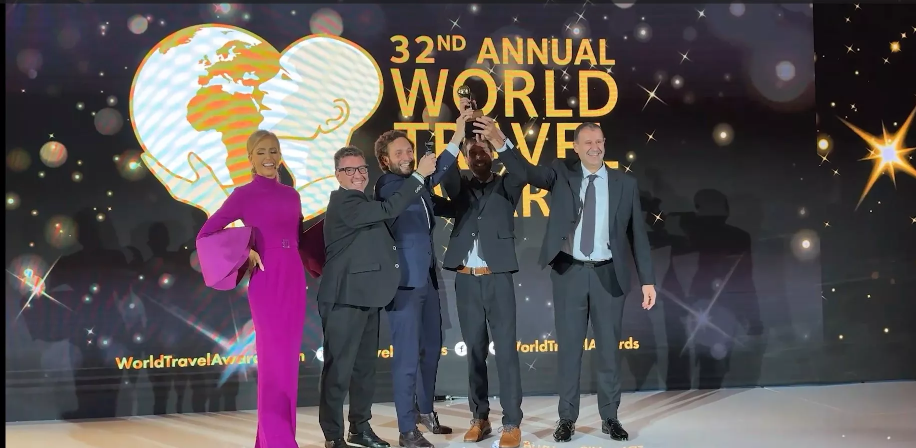 La representación oscense alza el premio como campeón del mundo del turismo de aventura