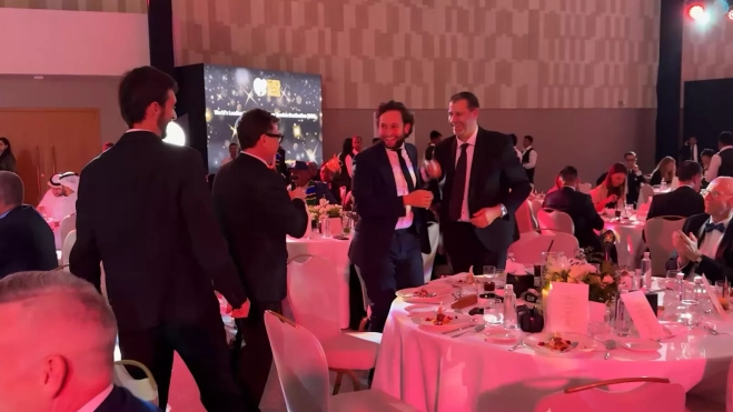 Momento de la proclamación del premio con Isaac Claver saludando a Serra, Blasco y Jubert