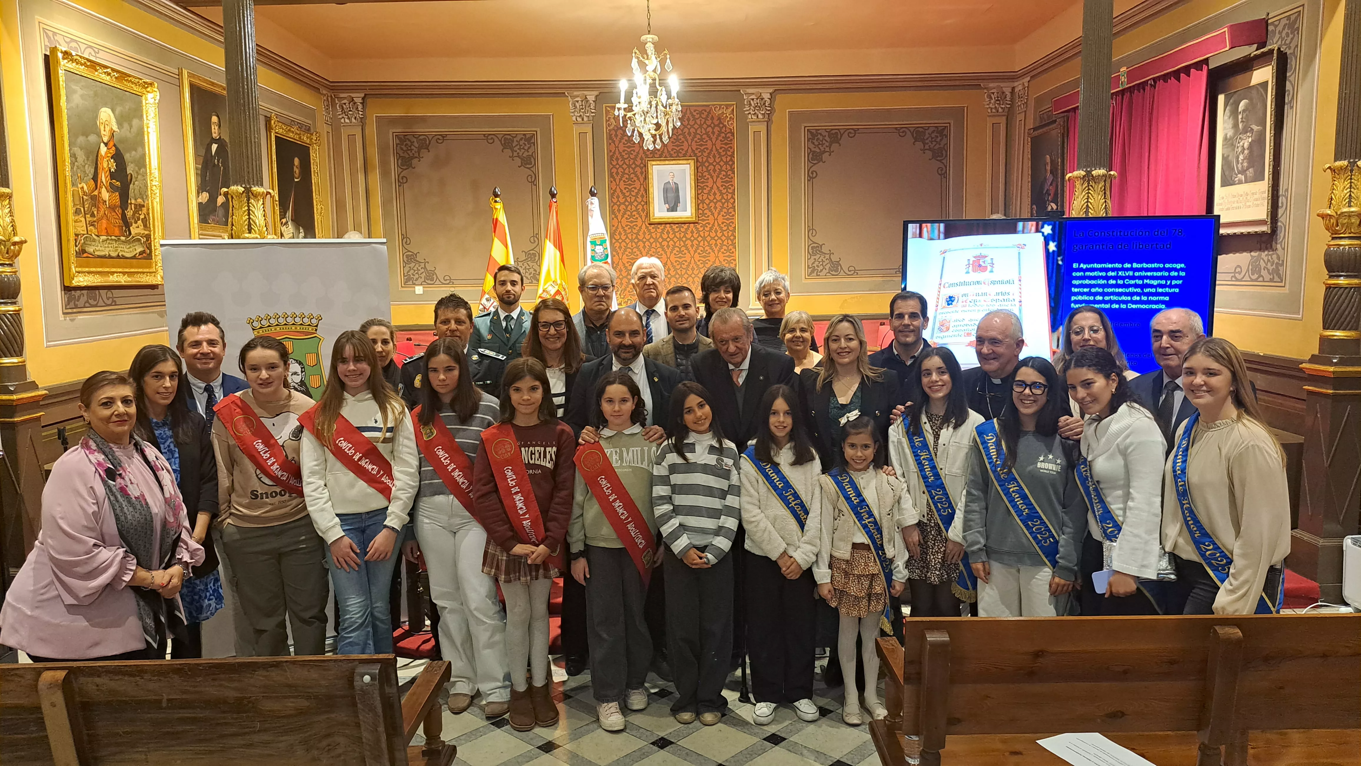 Grupo que leyó artículos de la Constitución