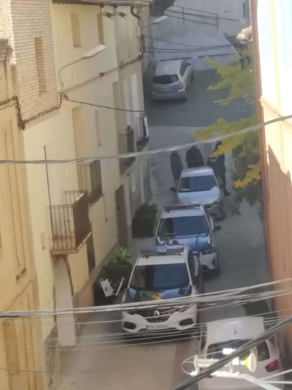 Casa del presunto agresor flanqueada por la Guardia Civil en San Esteban de Litera Casa del presunto agresor flanqueada por la Guardia Civil en San Esteban de Litera