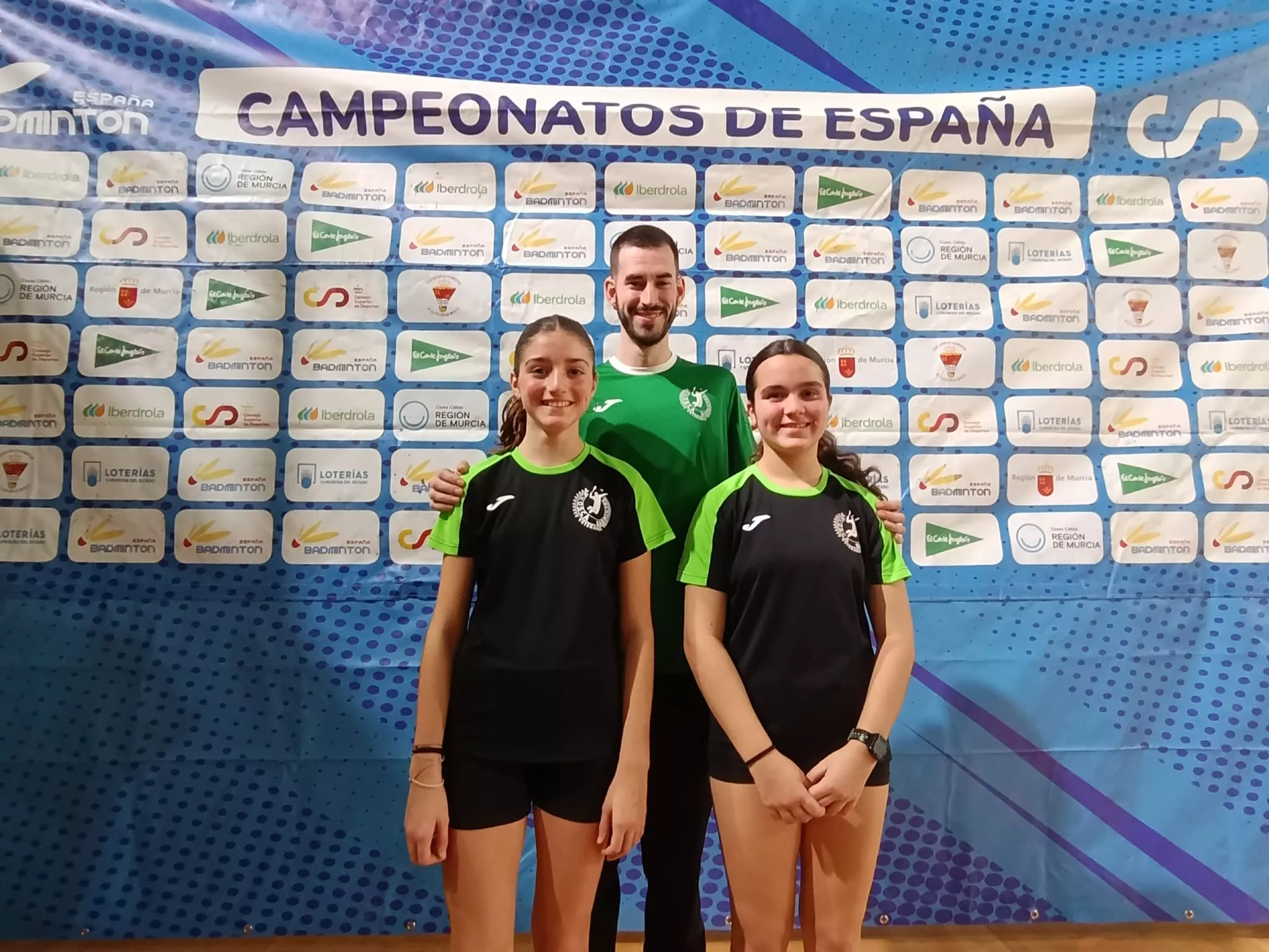 Vega Morer y Alba Cejalvo con Mario Casterad en Cartagena. Vega Morer y Alba Cejalvo con Mario Casterad en Cartagena.