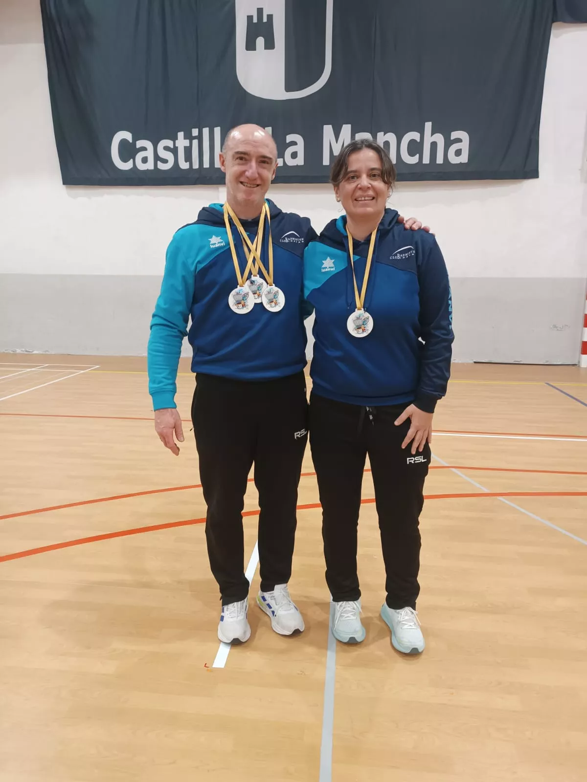 Eduardo Marco y Belén Foj con las medallas logradas en Toledo.