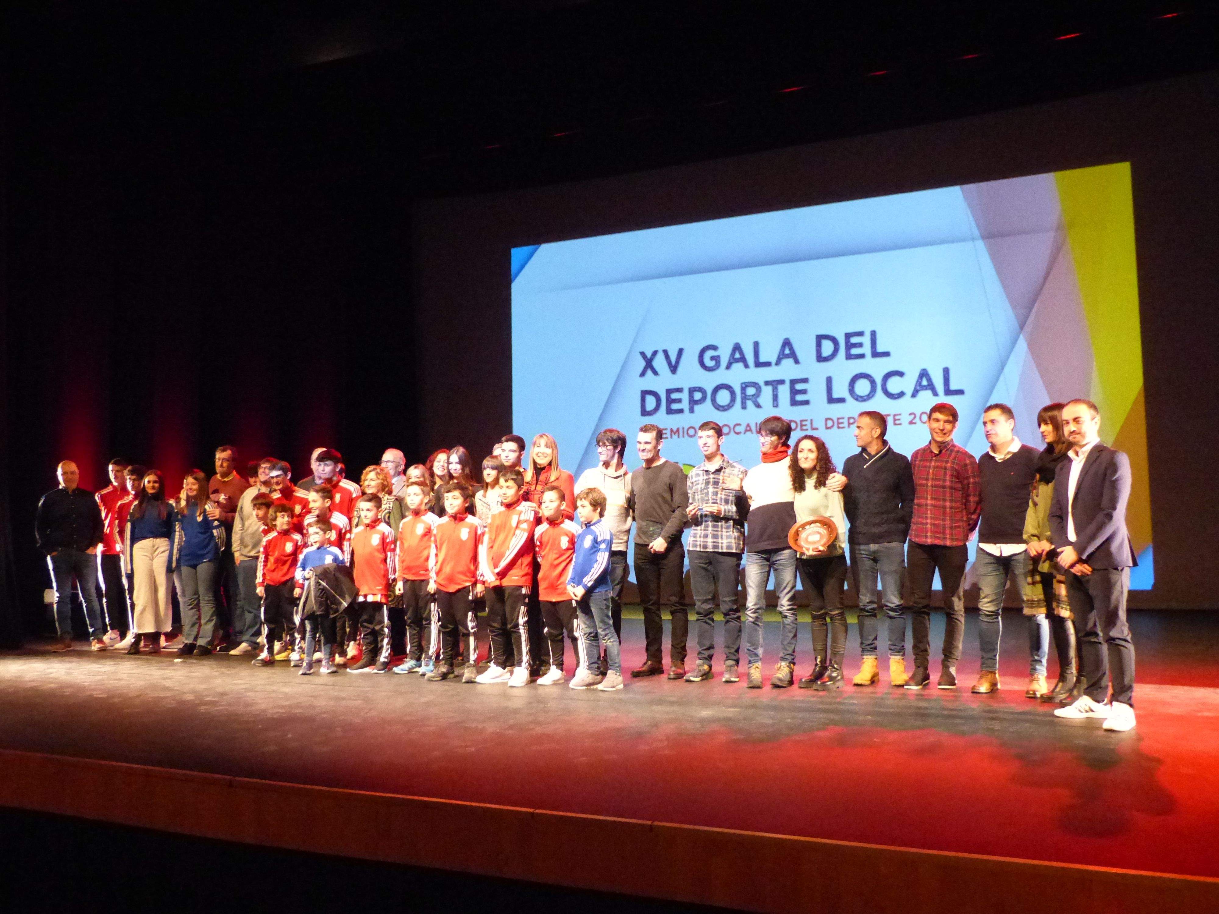 Foto de familia de los premiados. Foto Deporte Cantera Sabiñánigo