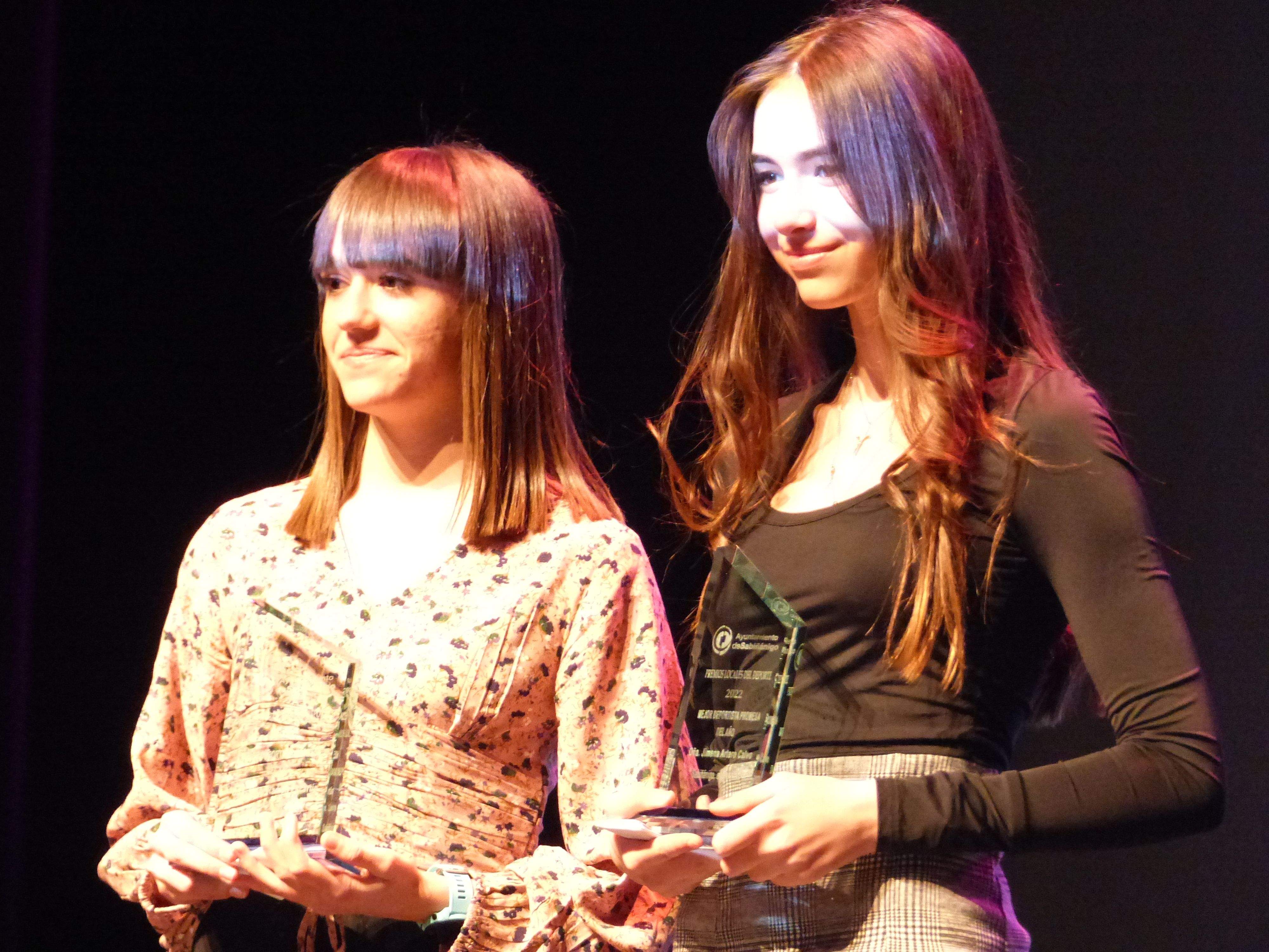 Leire Ramón (atletismo) y Jimena Artero (esquí), Premio Promesas Femenino. Foto Deporte Cantera Sabiñánigo
