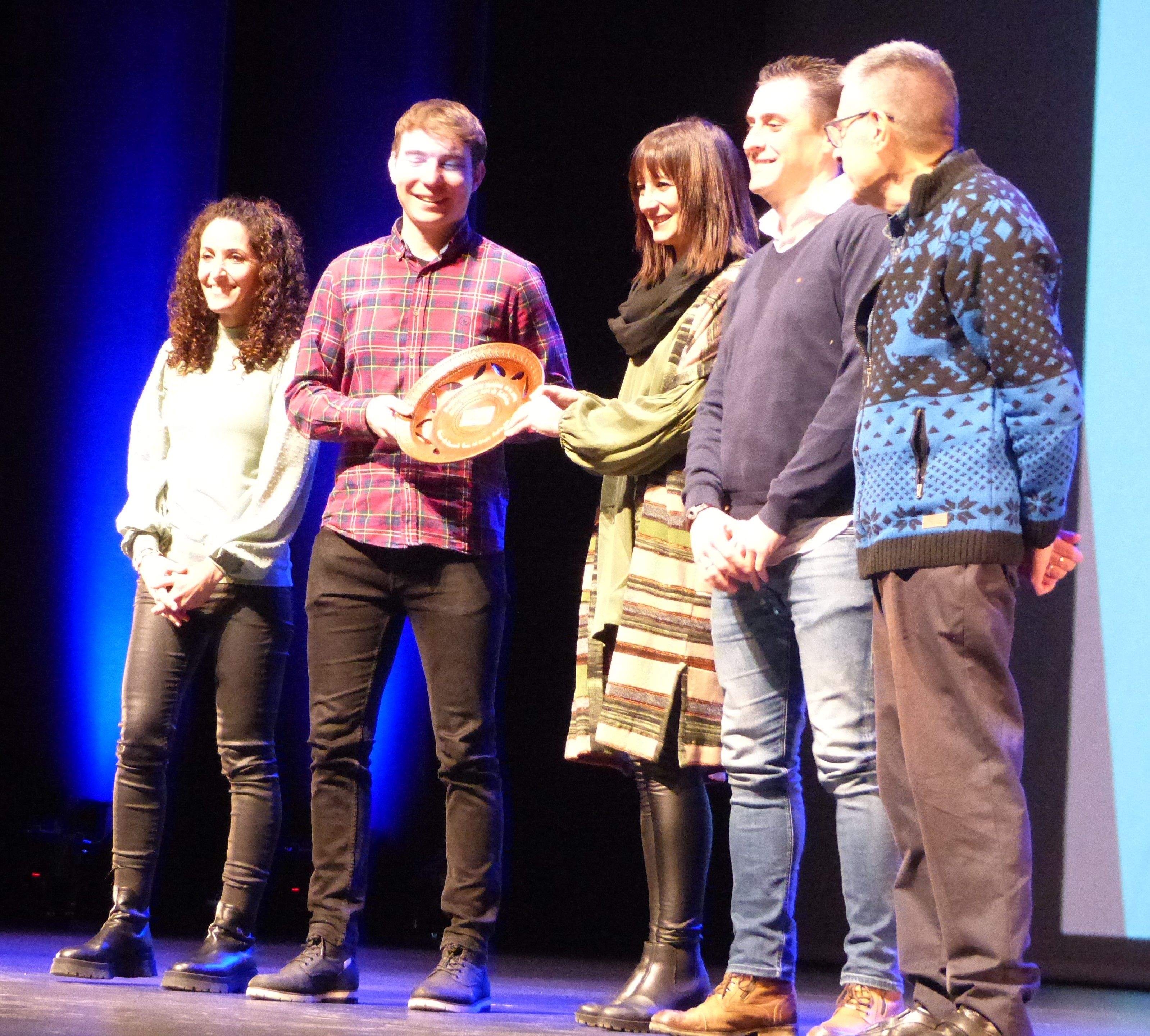 Premio Valores Humanos de la ADPH para el equipo técnico de deportes del Colegio Santa Ana de Sabiñánigo. Foto Deporte Cantera Sabiñánigo