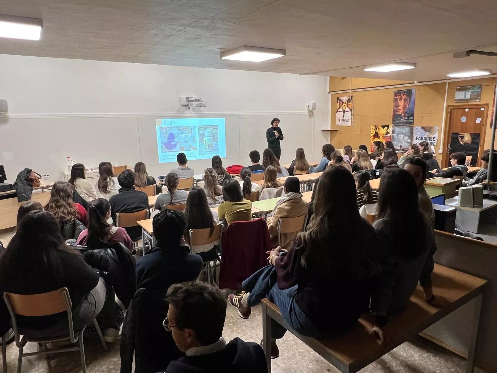 Más de 900 estudiantes de Huesca participan en unas jornadas que orientan su futuro académico.