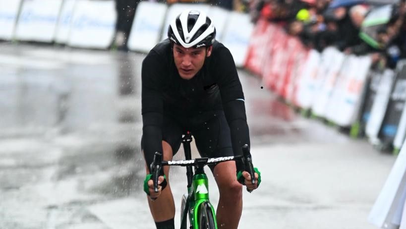 Fernando Barceló llega a meta este sábado en el Trofeo Serra de Tramuntana. Foto: Caja Rural
