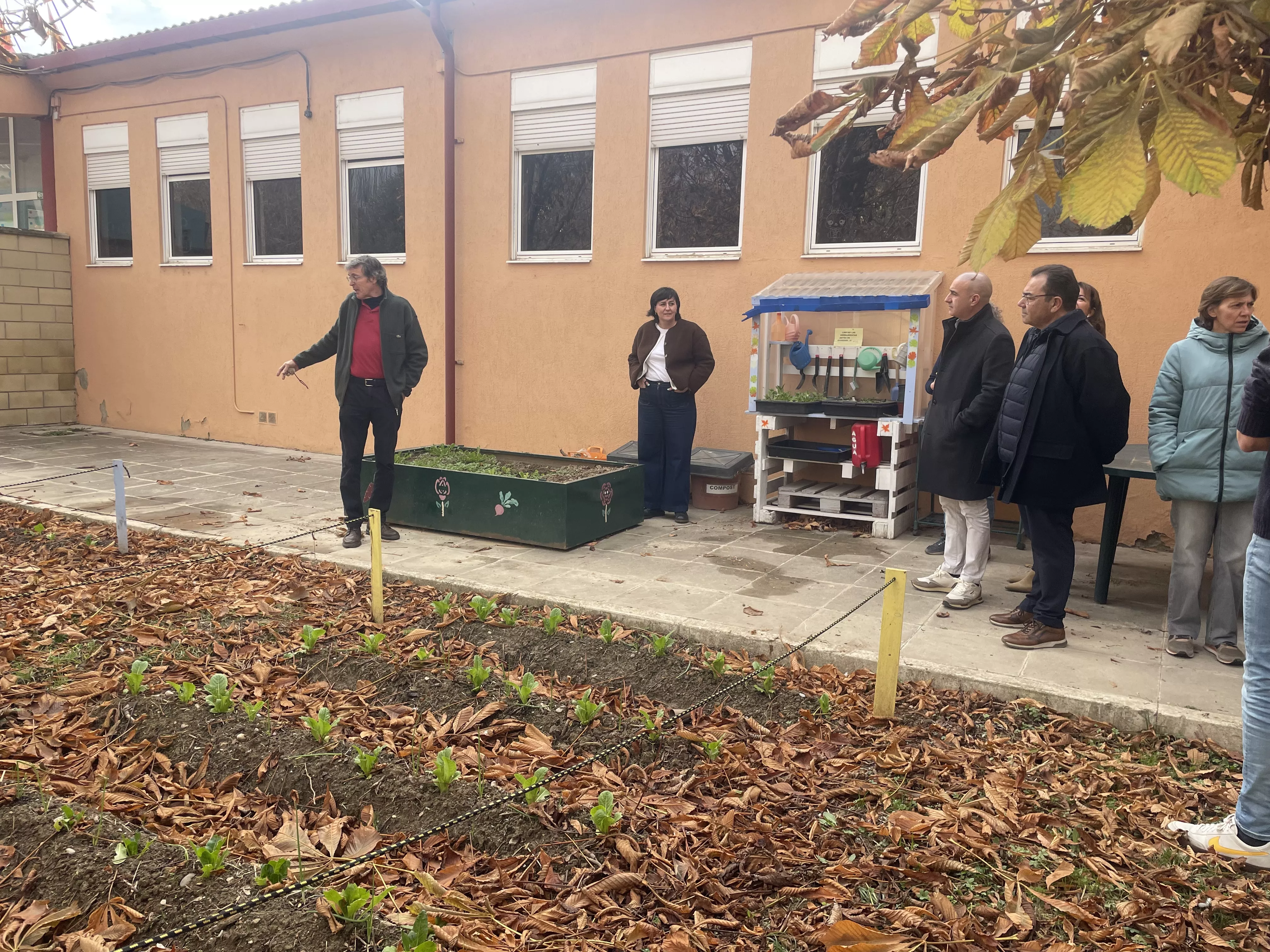 Componentes de Patios X el Clima han visitado los centros de Monzón y Lanaja. Componentes de Patios X el Clima han visitado los centros de Monzón y Lanaja.