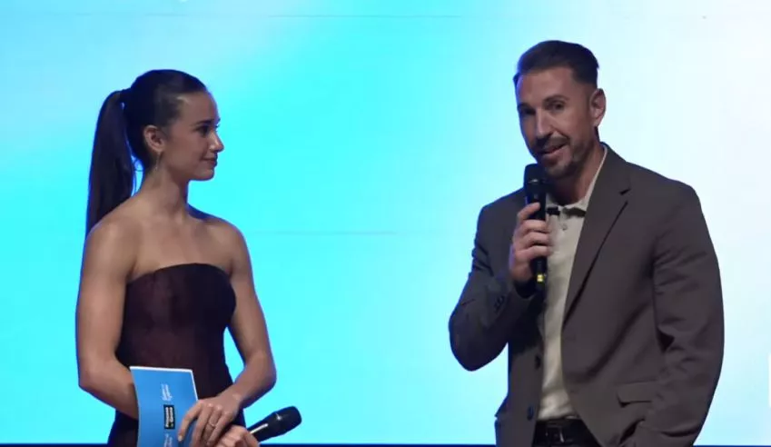 Inés Bergua con Ángel Martínez en la presentación del premio. Inés Bergua con Ángel Martínez en la presentación del premio.