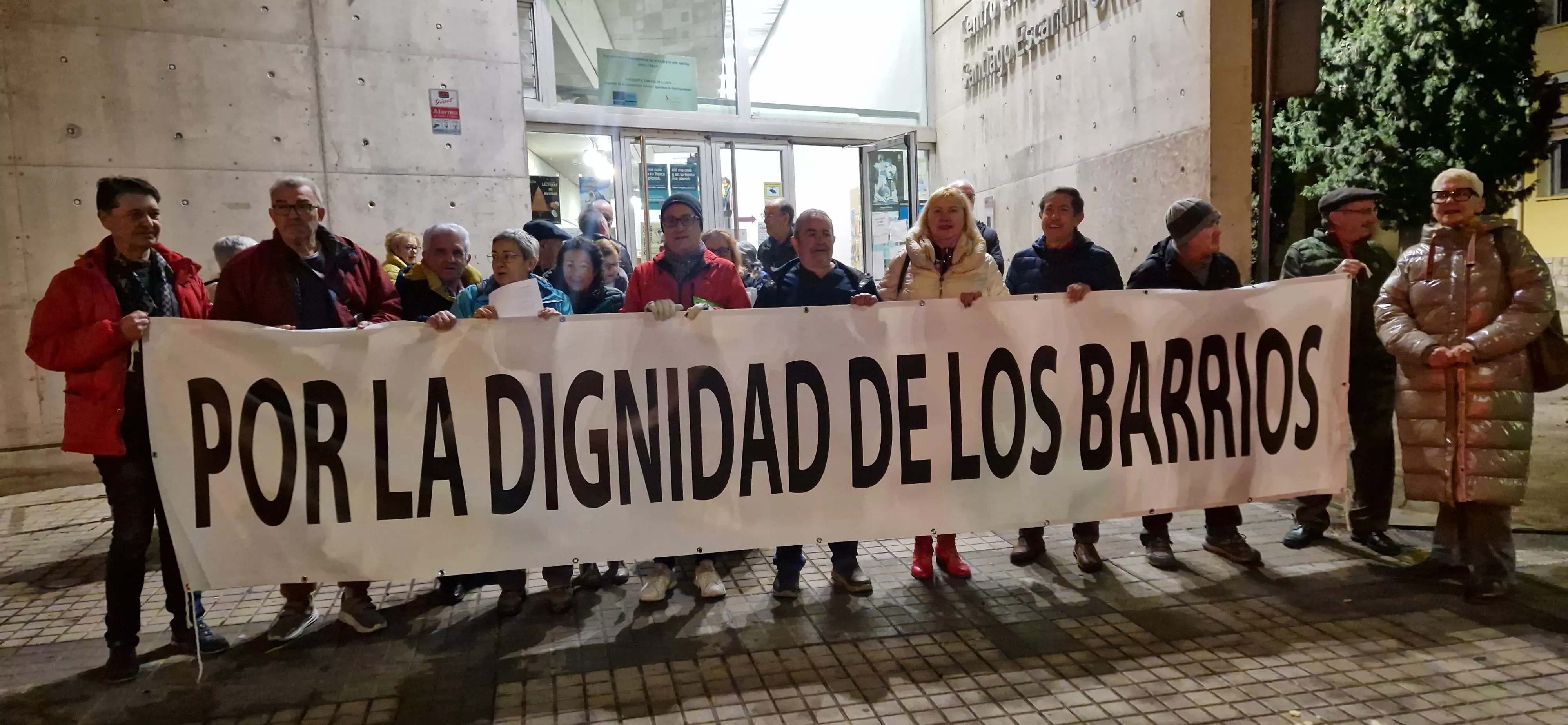 Nueva protesta con música en el Perpetuo Socorro ante la falta de avances en la Biblioteca Ramón J. Sender. Foto Myriam Martínez