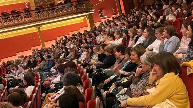 El Teatro Olimpia se llenó en la sesión que celebra un año del Cine Fórum de Cruz Blanca. El Teatro Olimpia se llenó en la sesión que celebra un año del Cine Fórum de Cruz Blanca.