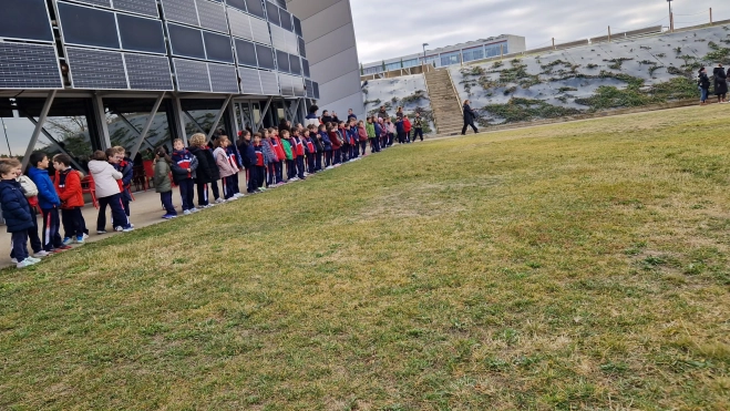 El acto ha coincidido con la visita de un colegio. Foto Myriam Martínez El acto ha coincidido con la visita de un colegio. Foto Myriam Martínez