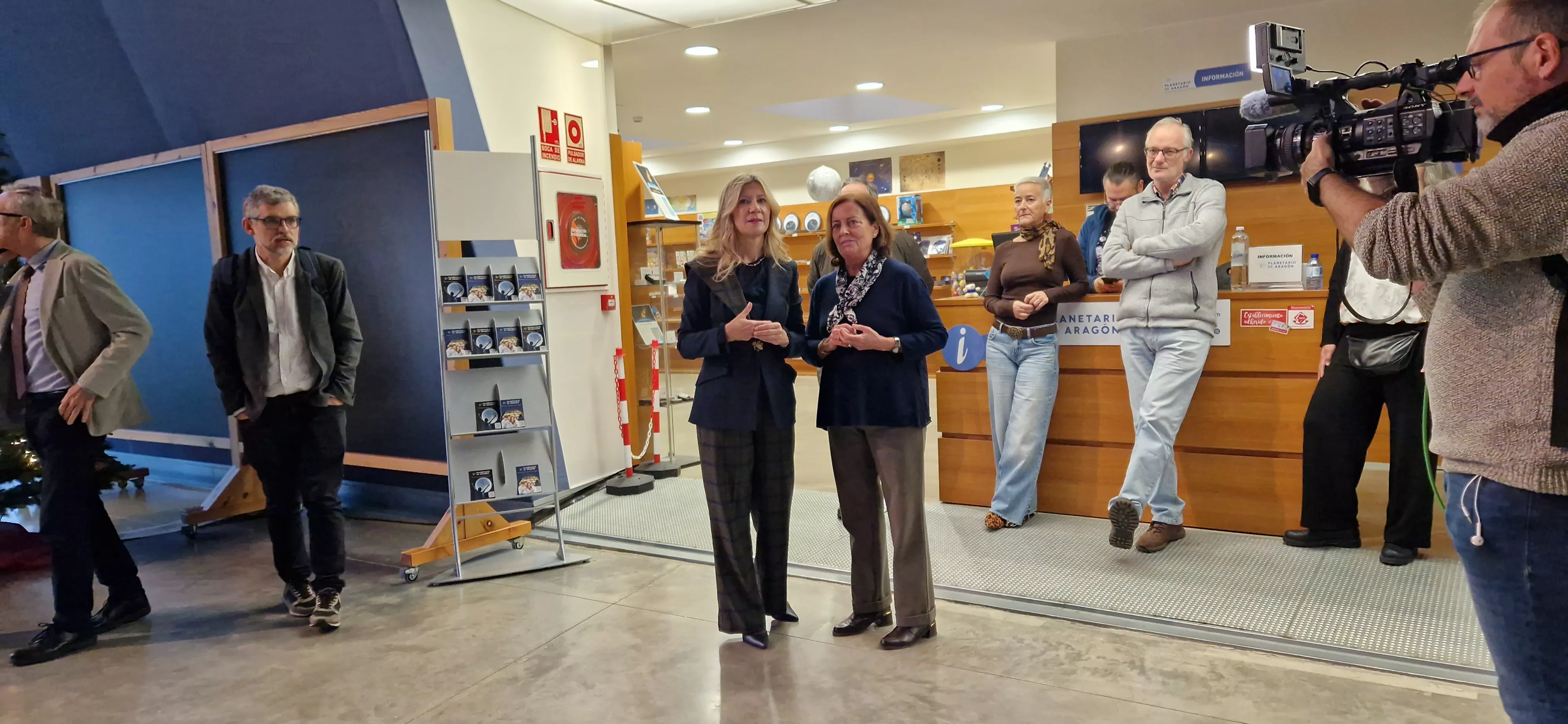 Mar Vaquero y Teruca Moreno en el Planetario de Aragón. Foto Myriam Martínez