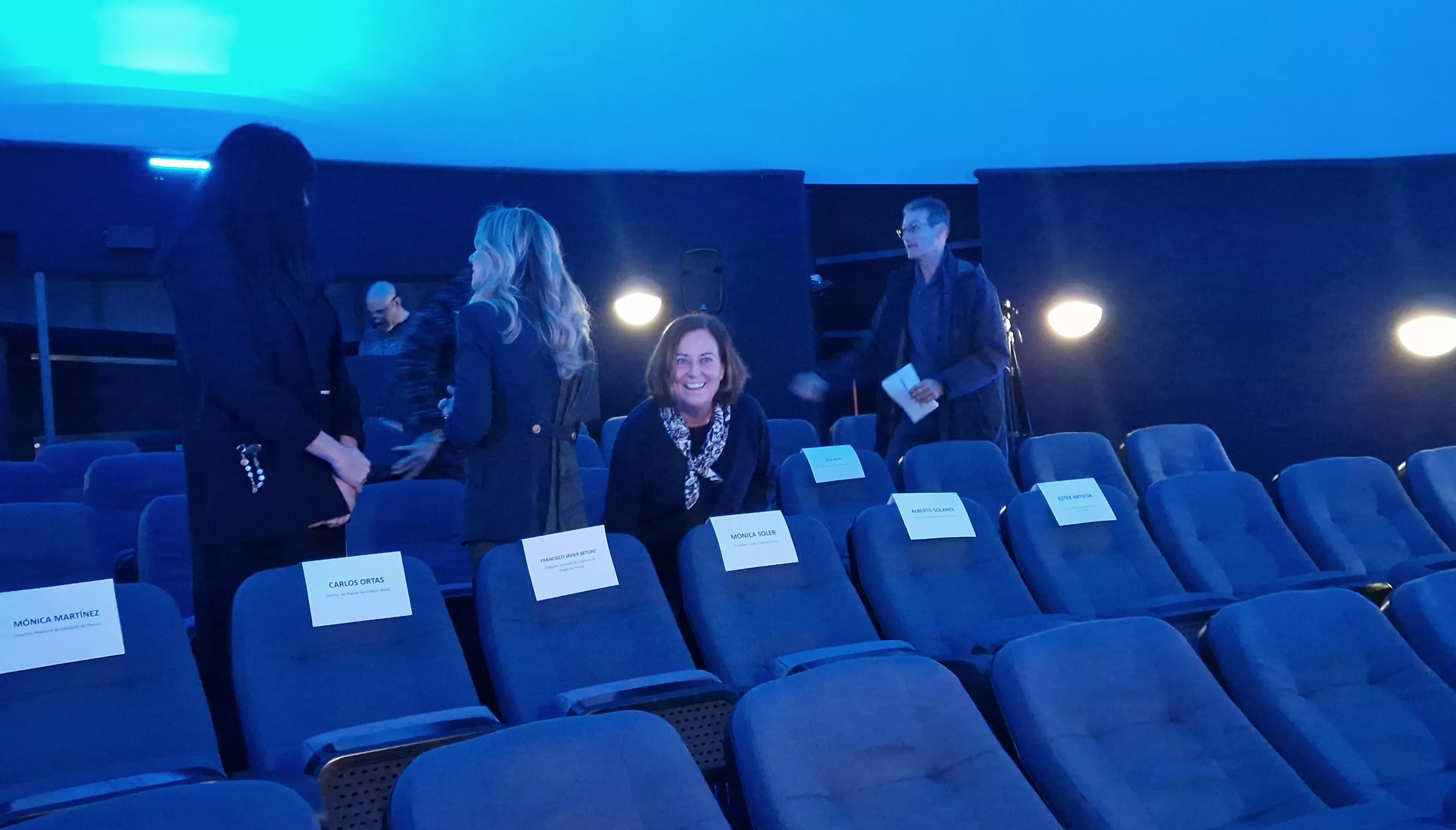 Visita de Mar Vaquero al Planetario de Aragón. Foto Myriam Martínez