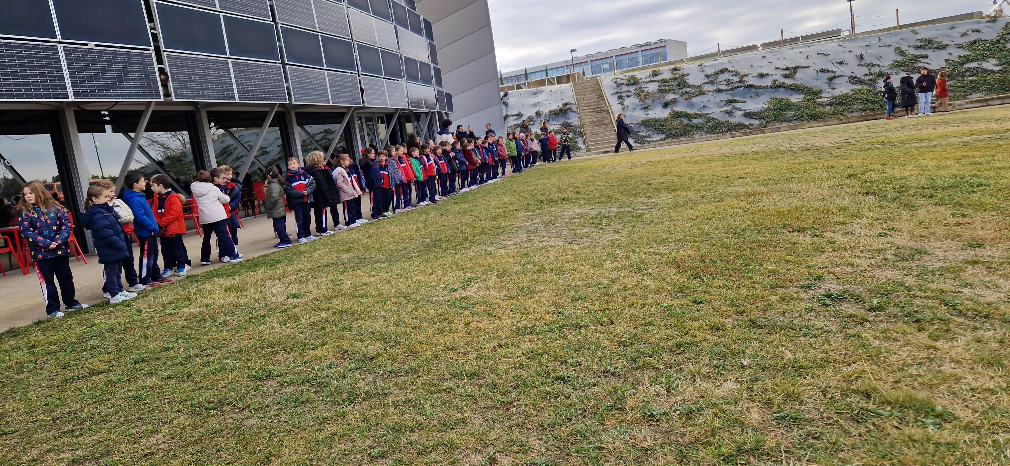 Un colegio visitando el Planetario de Aragón. Foto Myriam Martínez