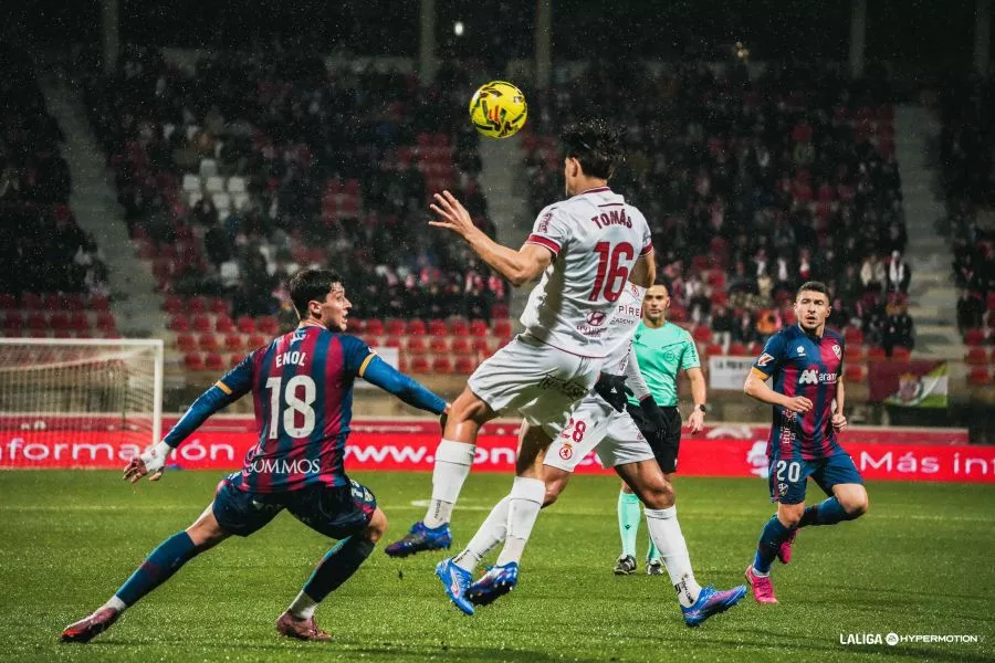Enol y Portillo en ataque. Los dos patitos a la alforja Enol y Portillo en ataque. Los dos patitos a la alforja
