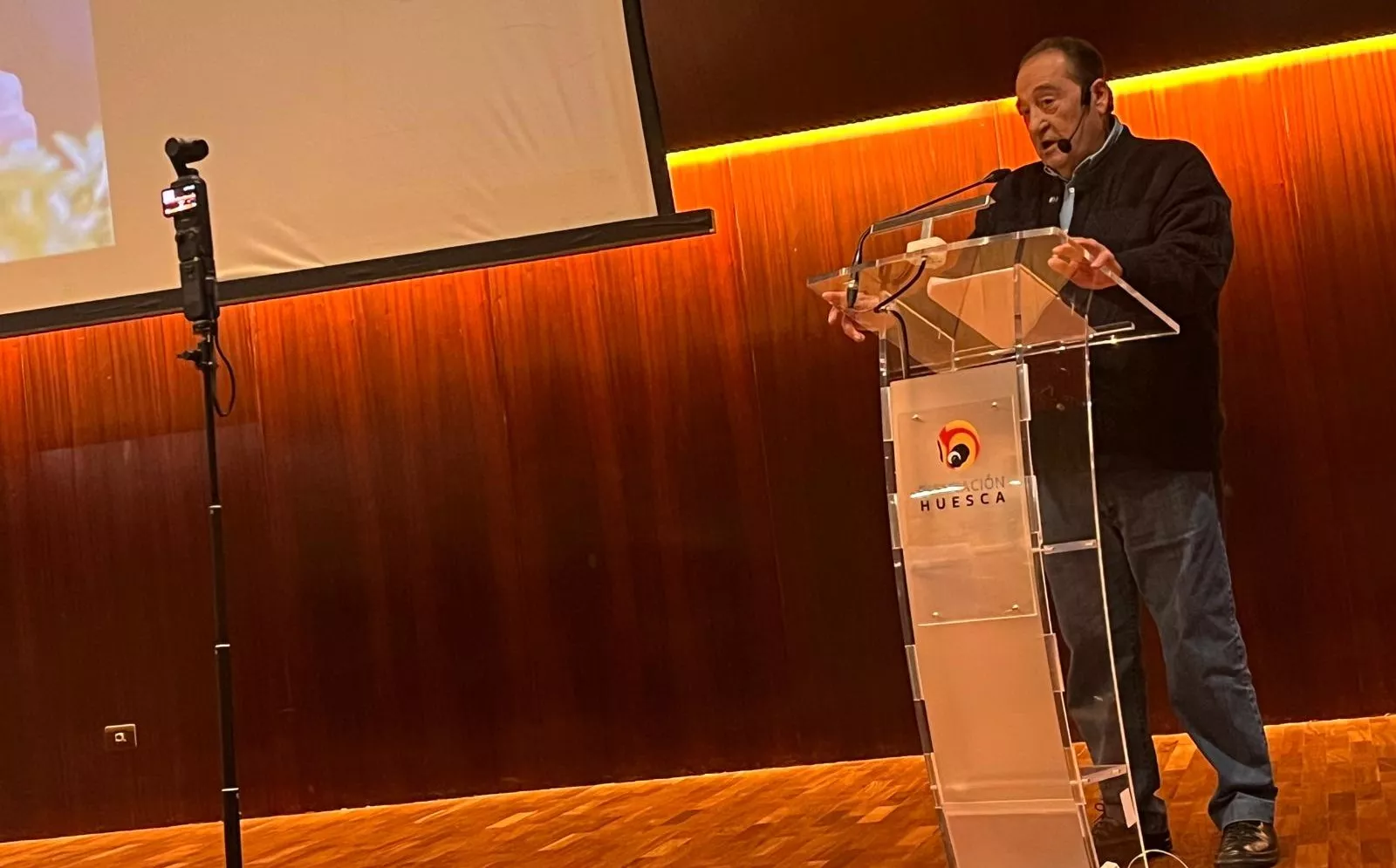 Presentación del libro de memorias de Luis Acín en Huesca. Foto Mercedes Manterola