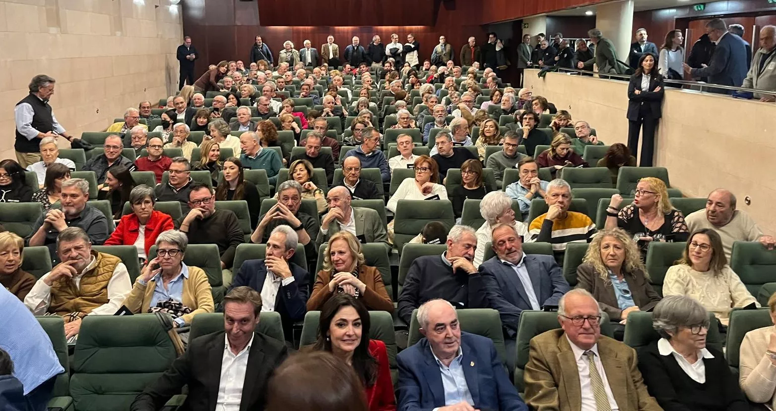 Presentación del libro de memorias de Luis Acín en Huesca. Foto Mercedes Manterola