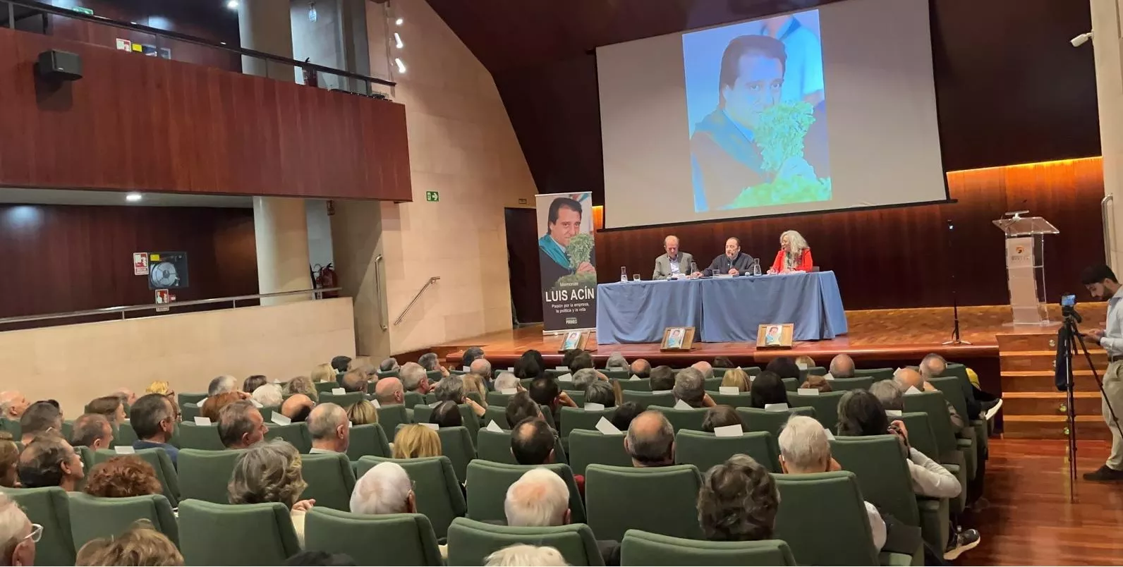 Presentación del libro de memorias de Luis Acín en Huesca. Foto Mercedes Manterola
