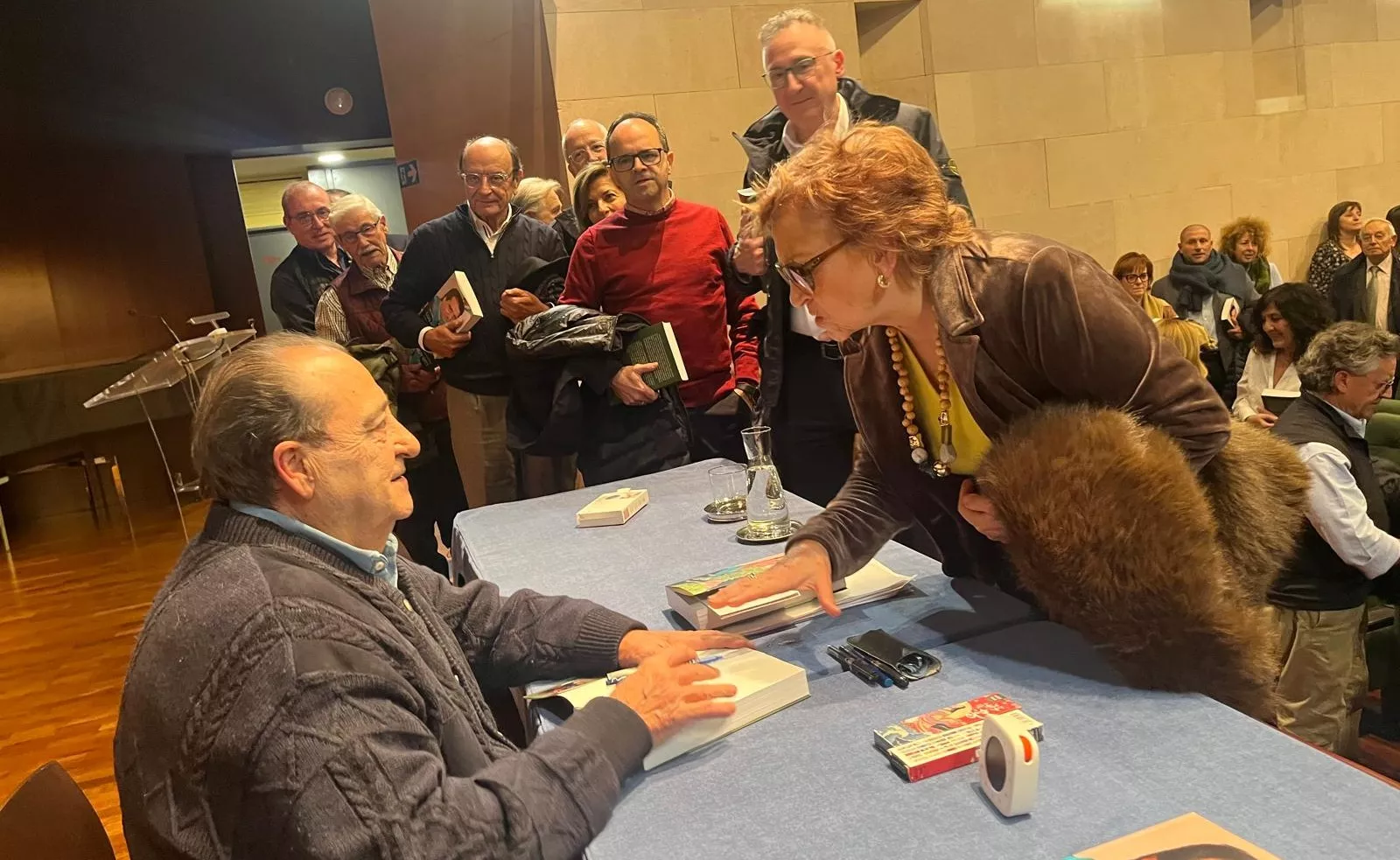 Presentación del libro de memorias de Luis Acín en Huesca. Foto Mercedes Manterola