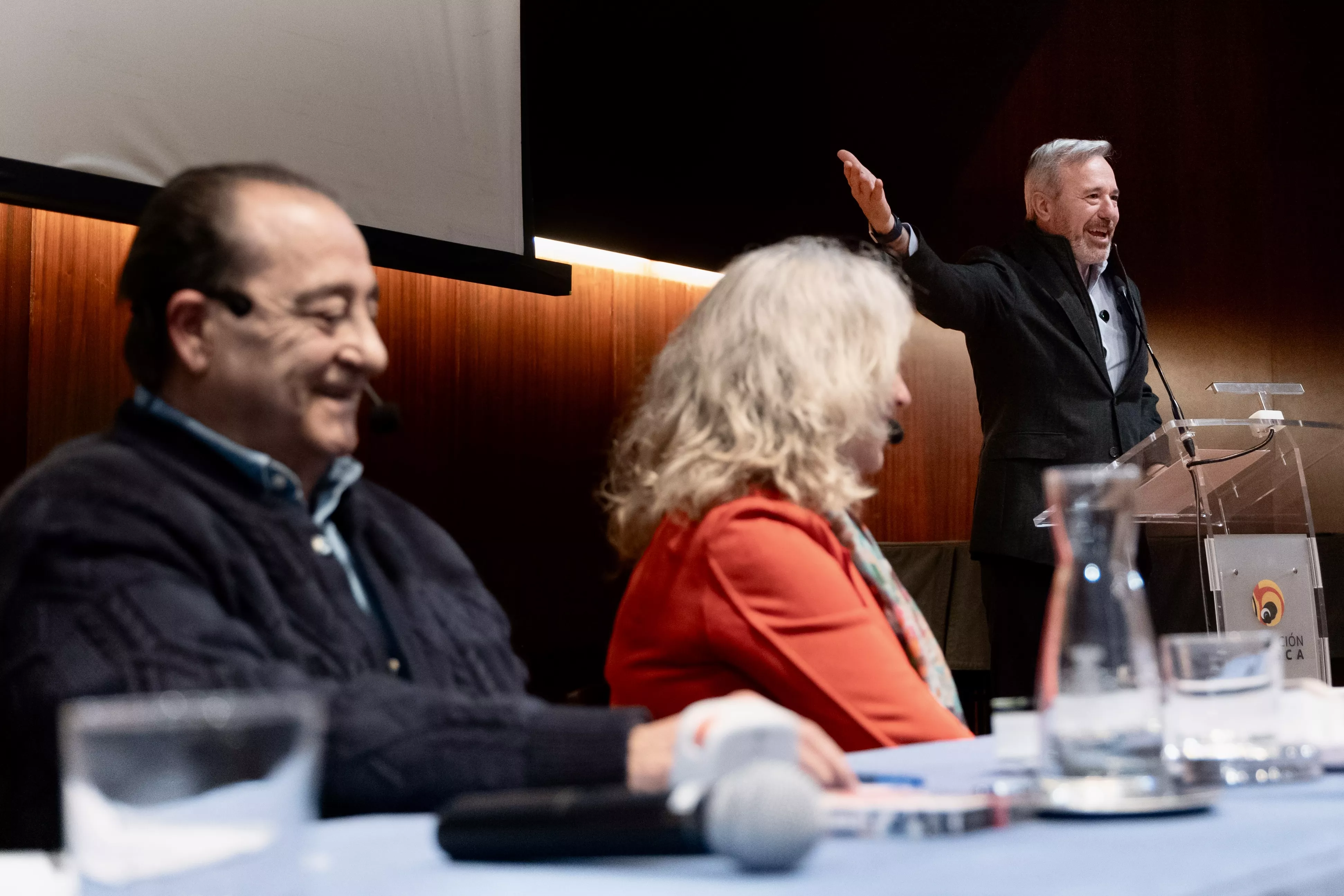 Presentación del libro de memorias de Luis Acín en Huesca.