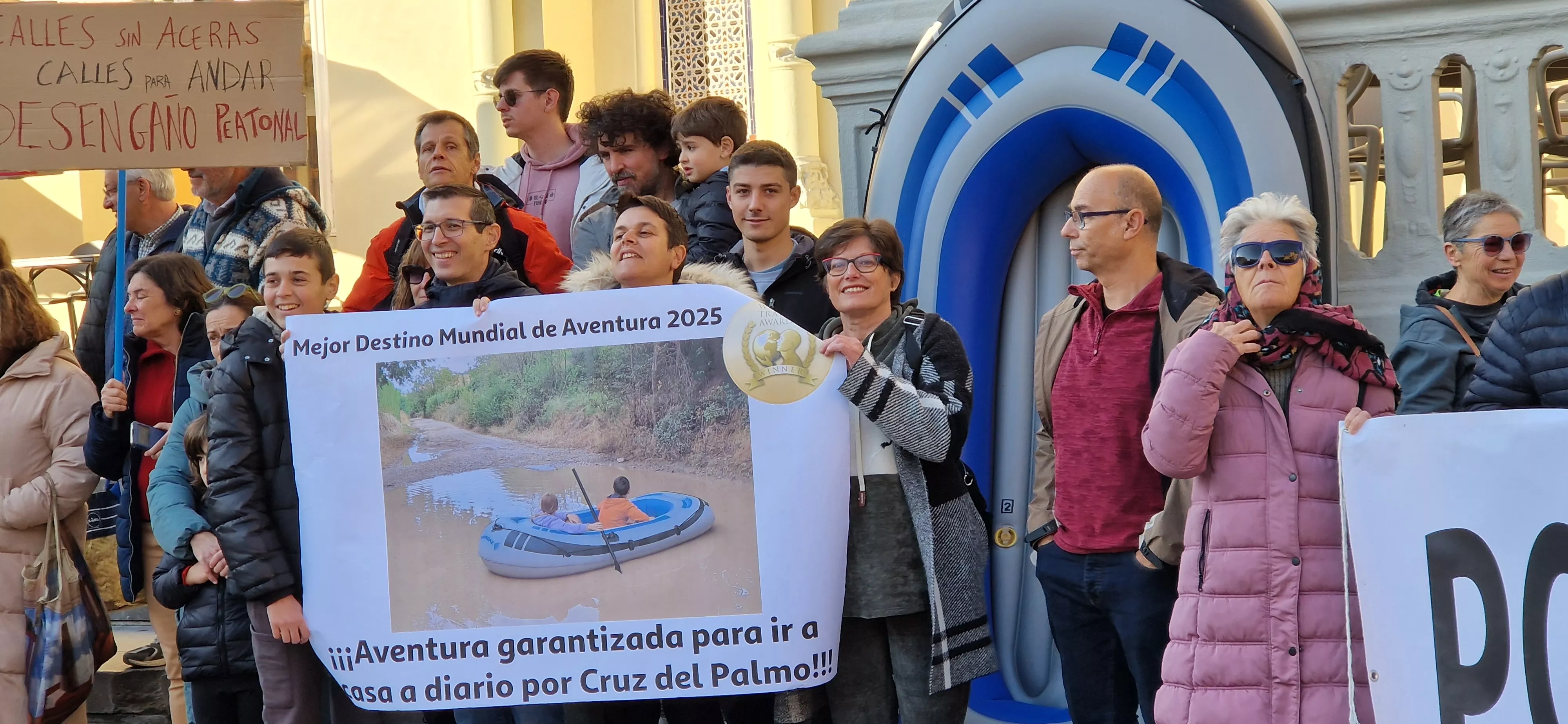 Concentración de asociaciones vecinales de Huesca. Foto Myriam Martínez