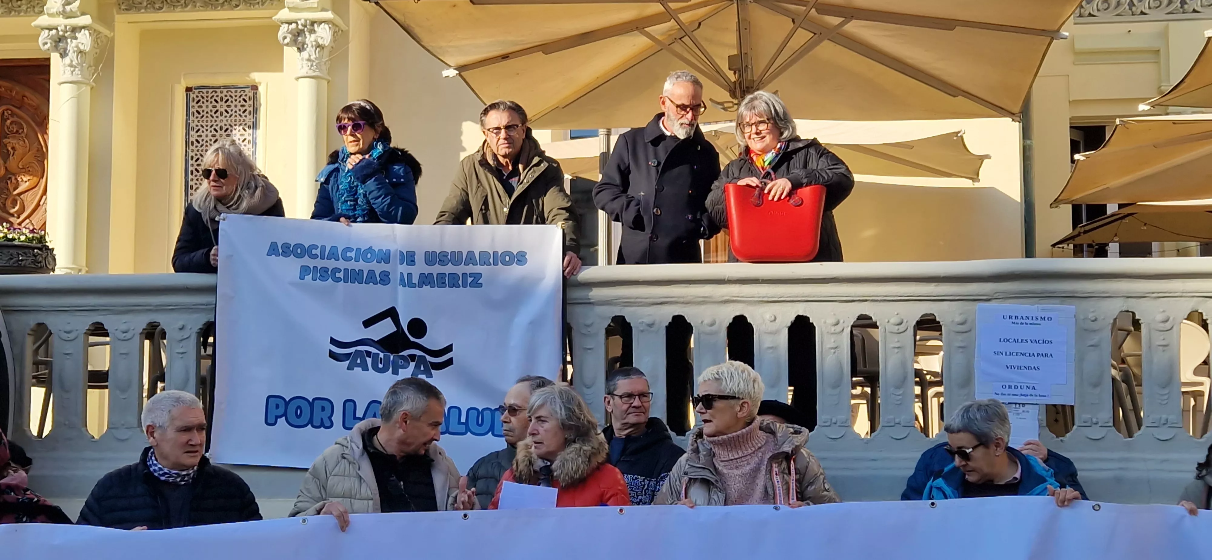 Concentración de asociaciones vecinales de Huesca. Foto Myriam Martínez