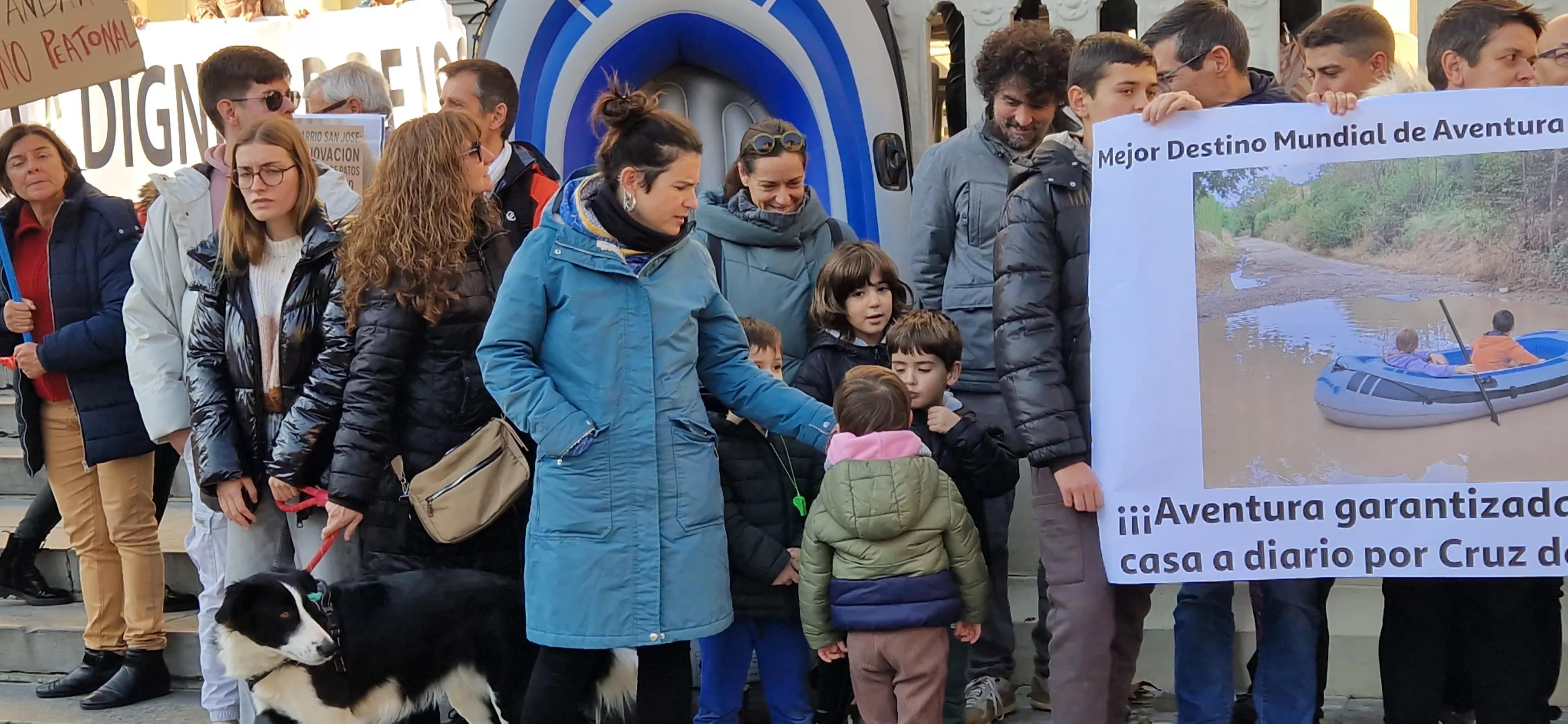 Concentración de asociaciones vecinales de Huesca. Foto Myriam Martínez