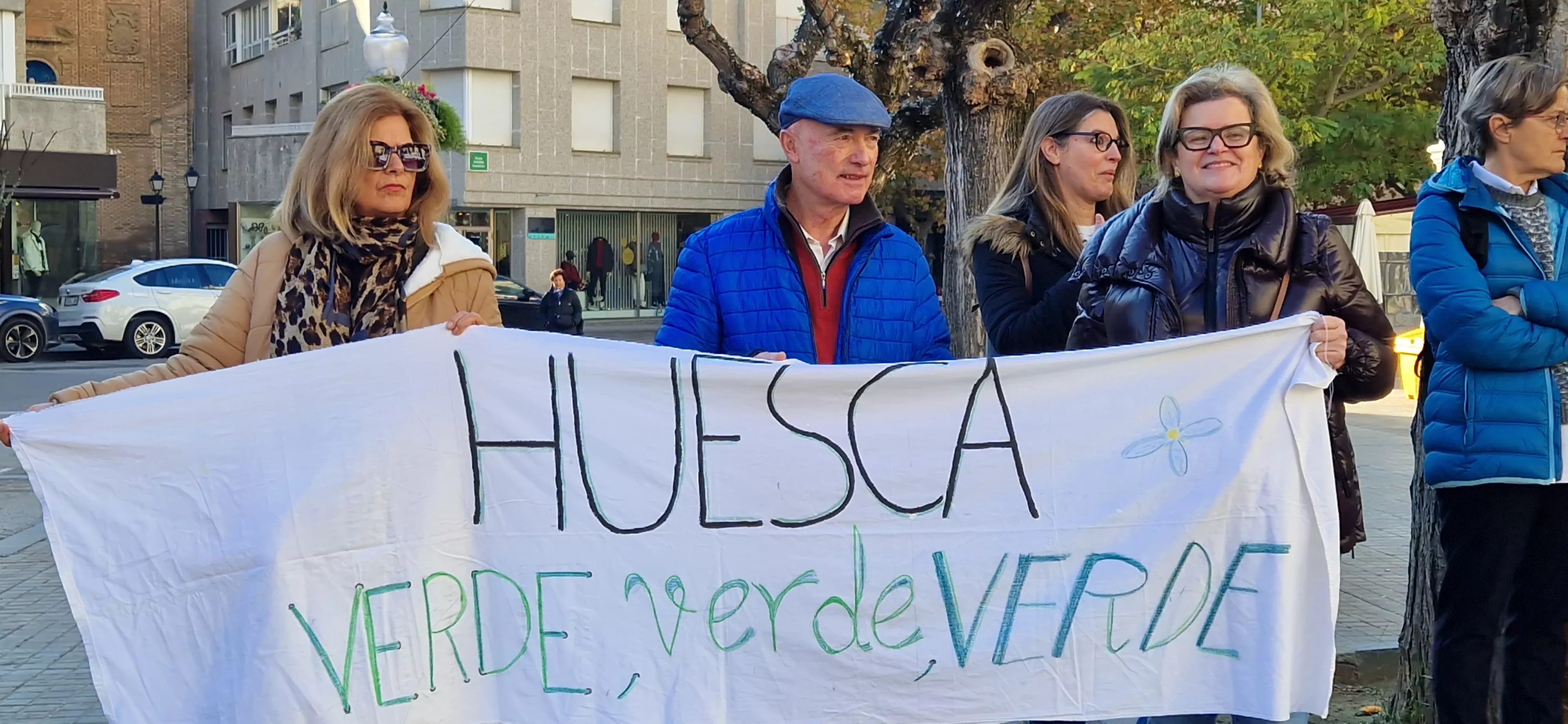 Concentración de asociaciones vecinales de Huesca. Foto Myriam Martínez