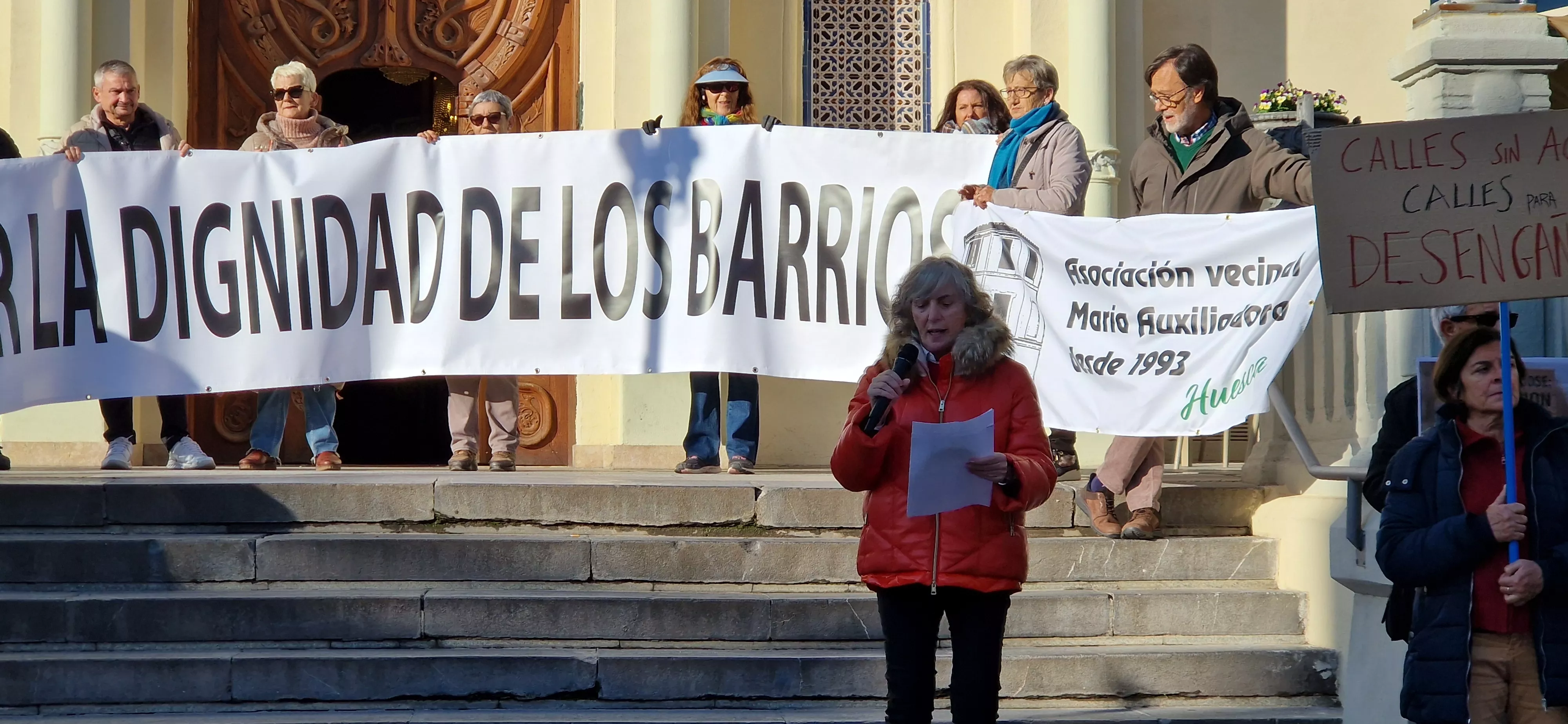 Concentración de asociaciones vecinales de Huesca. Foto Myriam Martínez