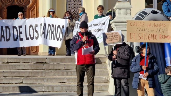 Plataforma Árboles Vivos. Concentración de asociaciones vecinales de Huesca. Foto Myriam Martínez Plataforma Árboles Vivos. Concentración de asociaciones vecinales de Huesca. Foto Myriam Martínez