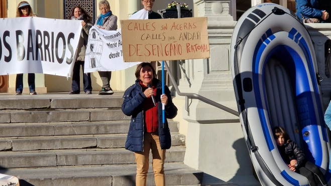Vecina del Casco Viejo. Concentración de asociaciones vecinales de Huesca. Foto Myriam Martínez Vecina del Casco Viejo. Concentración de asociaciones vecinales de Huesca. Foto Myriam Martínez