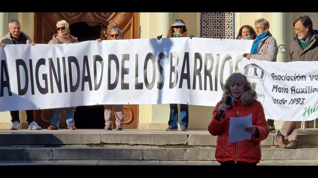 Concentración "Por la dignidad de los barrios" en Huesca