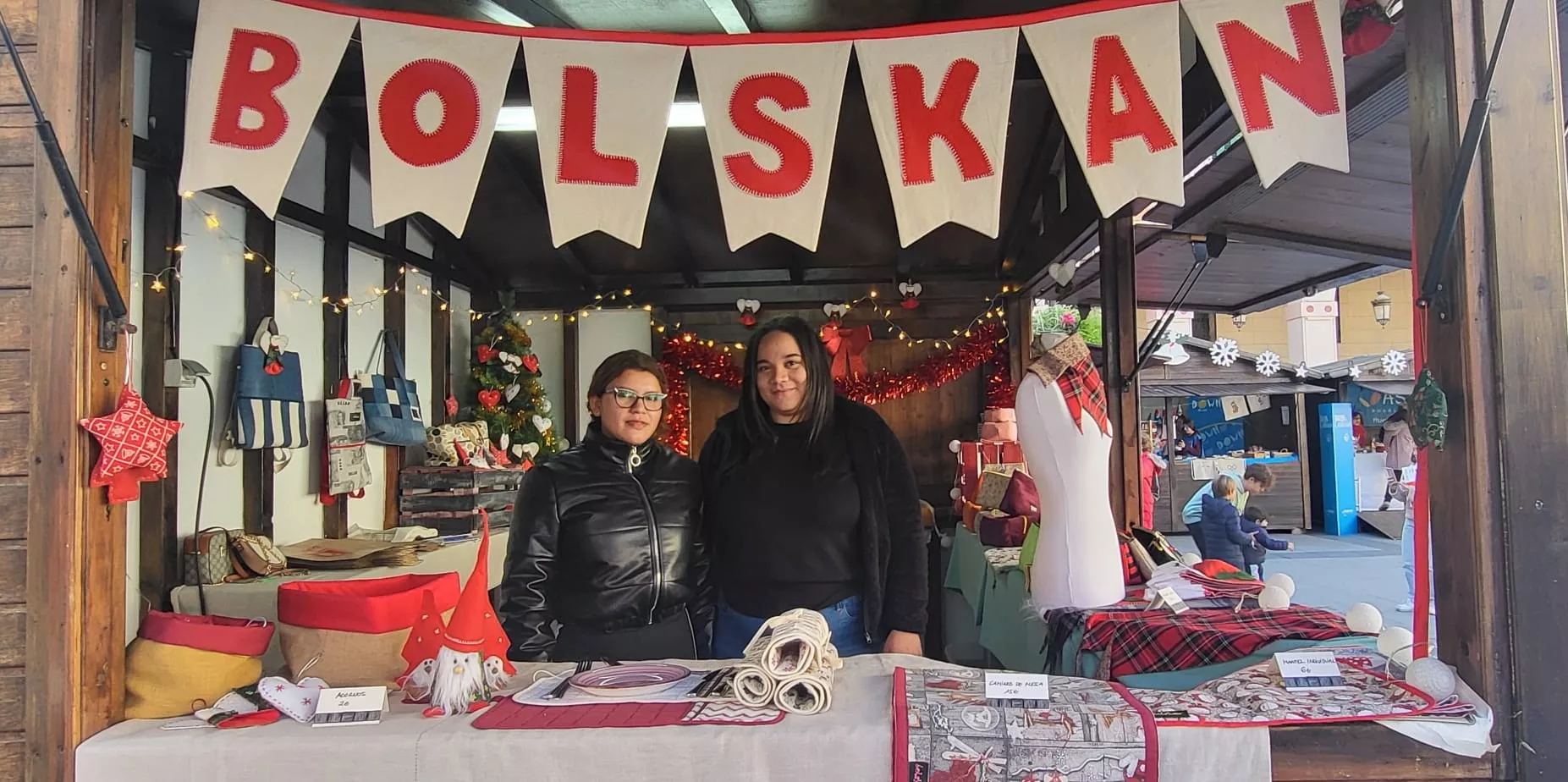 Mercado Solidario navideño de las asociaciones de Huesca. Foto Mercedes Manterola