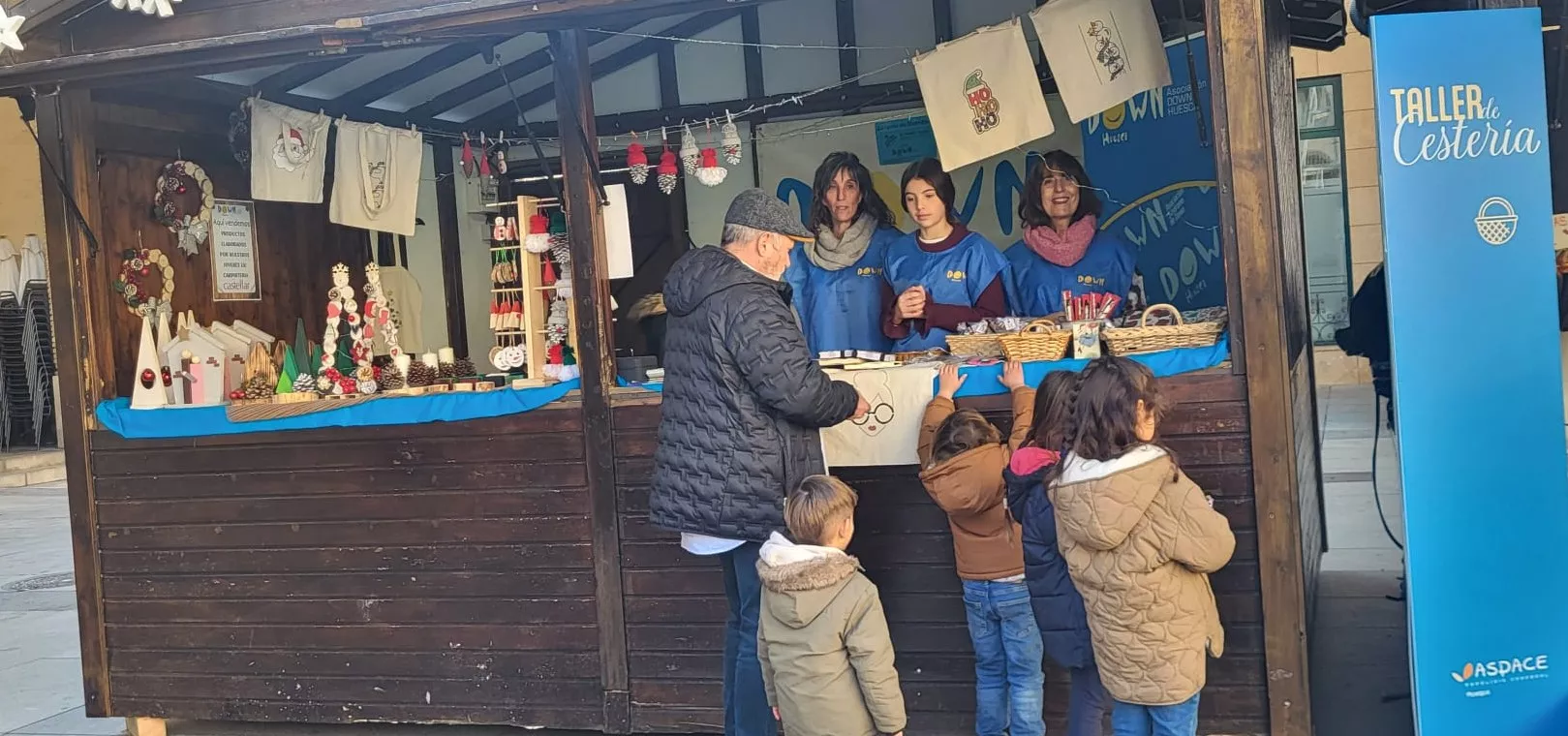 Mercado Solidario navideño de las asociaciones de Huesca. Foto Mercedes Manterola