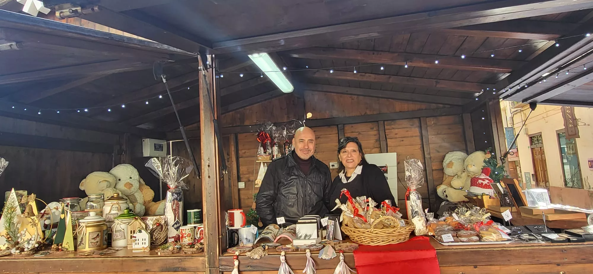 Mercado Solidario navideño de las asociaciones de Huesca. Foto Mercedes Manterola