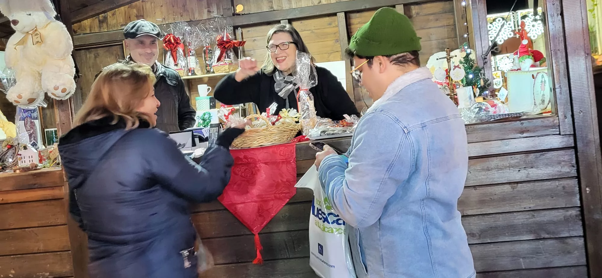 Mercado Solidario navideño de las asociaciones de Huesca. Foto Mercedes Manterola