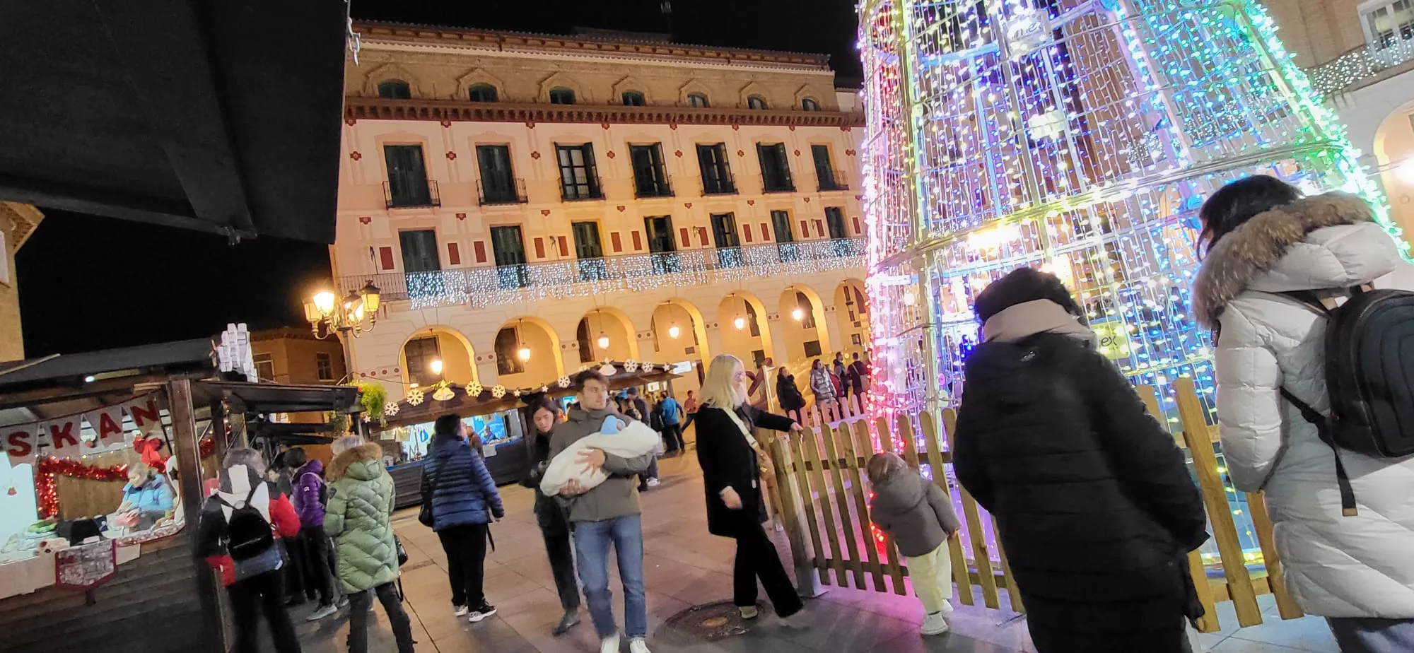 Mercado Solidario navideño de las asociaciones de Huesca. Foto Mercedes Manterola