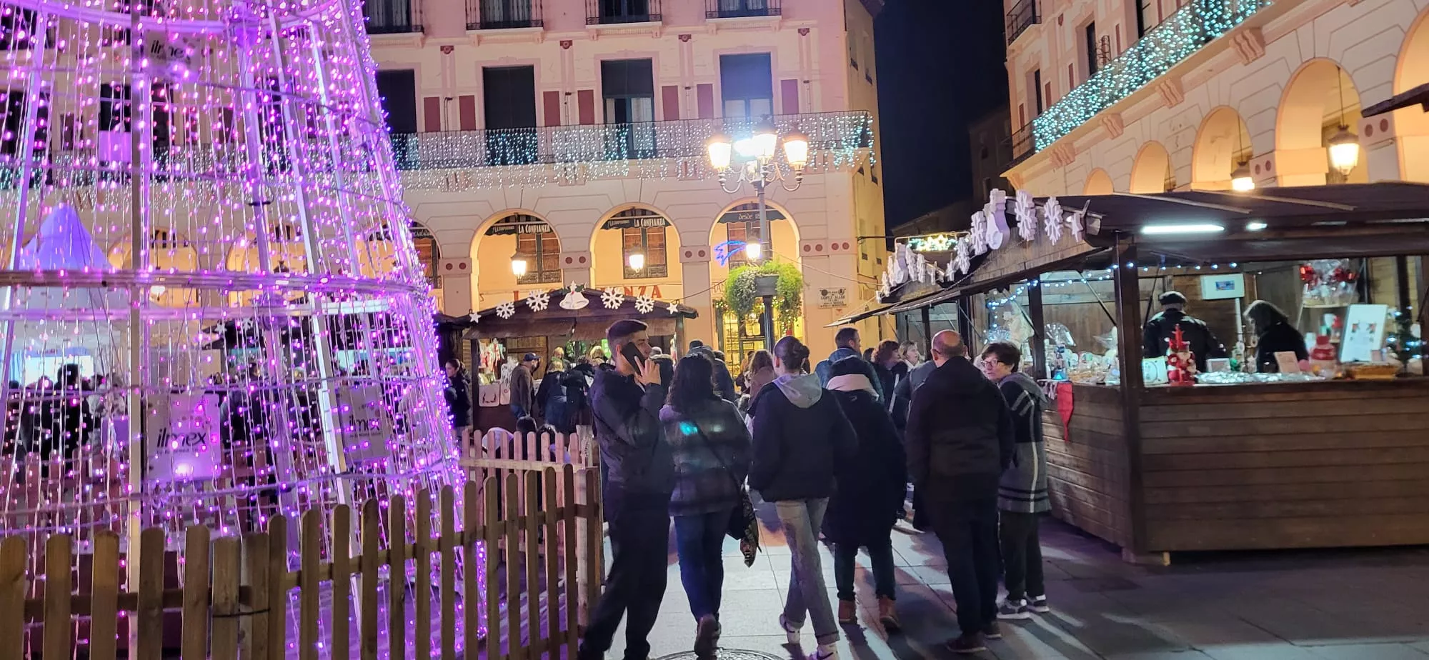 Mercado Solidario navideño de las asociaciones de Huesca. Foto Mercedes Manterola