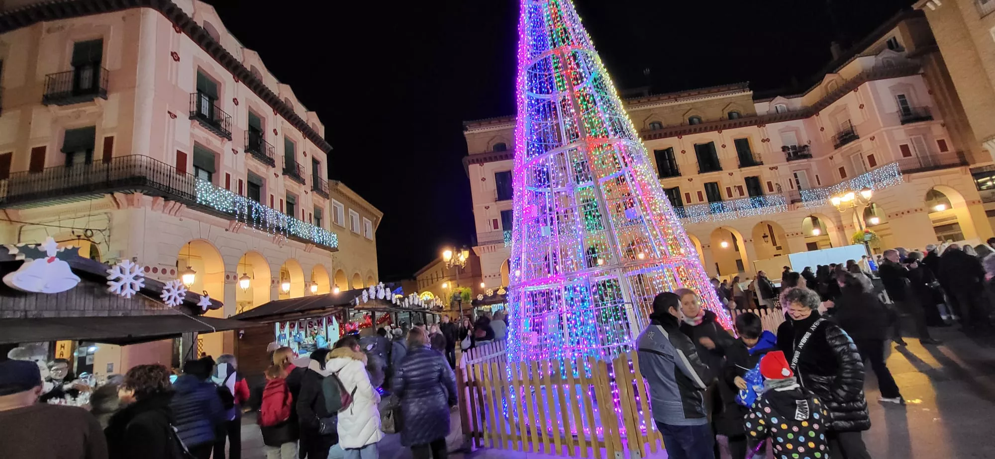 Mercado Solidario navideño de las asociaciones de Huesca. Foto Mercedes Manterola