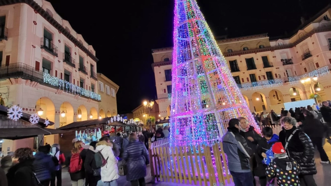 Mercado Solidario navideño de las asociaciones de Huesca. Foto Mercedes Manterola Mercado Solidario navideño de las asociaciones de Huesca. Foto Mercedes Manterola