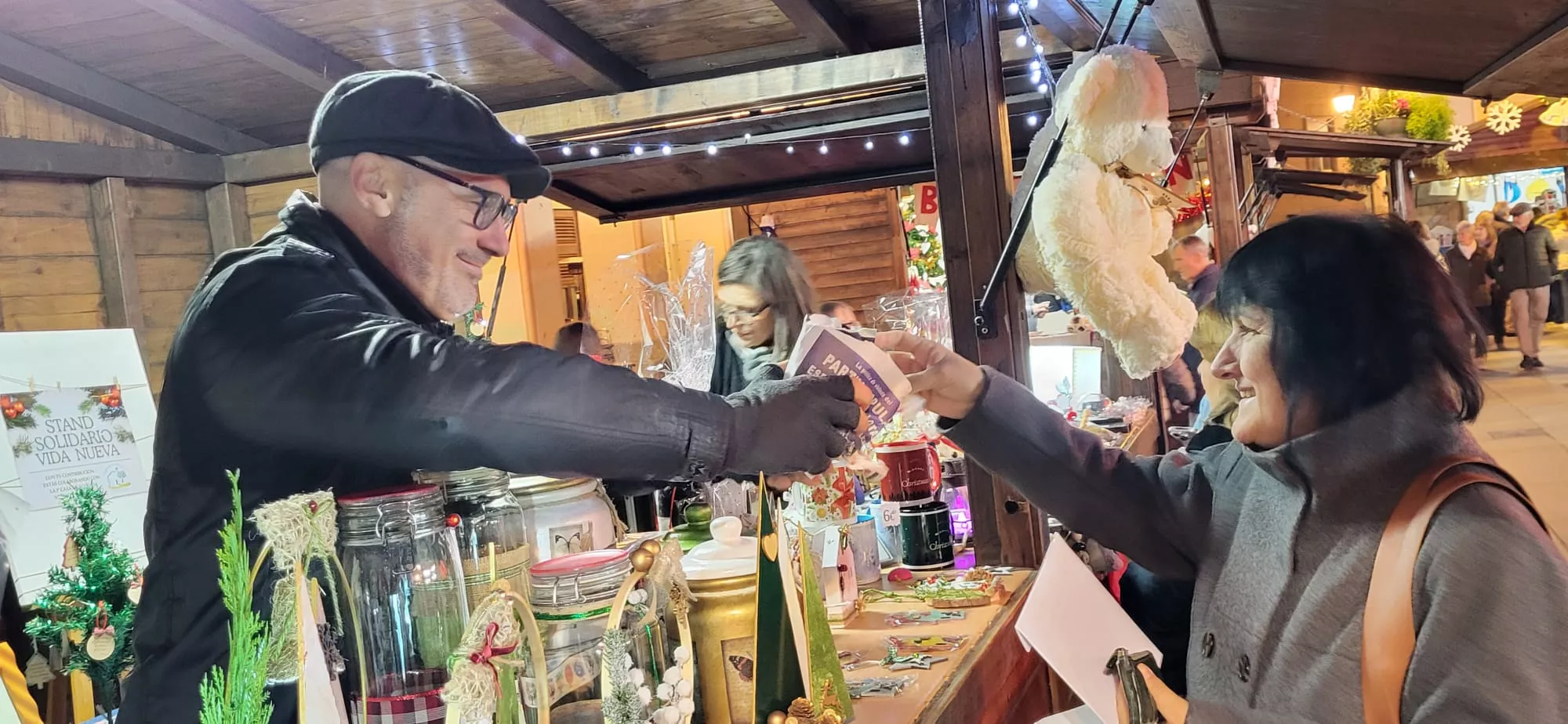 Mercado Solidario navideño de las asociaciones de Huesca. Foto Mercedes Manterola