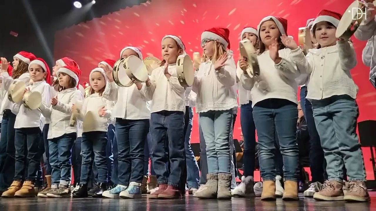La gala Amigos de Roberto une jota y solidaridad en Huesca.