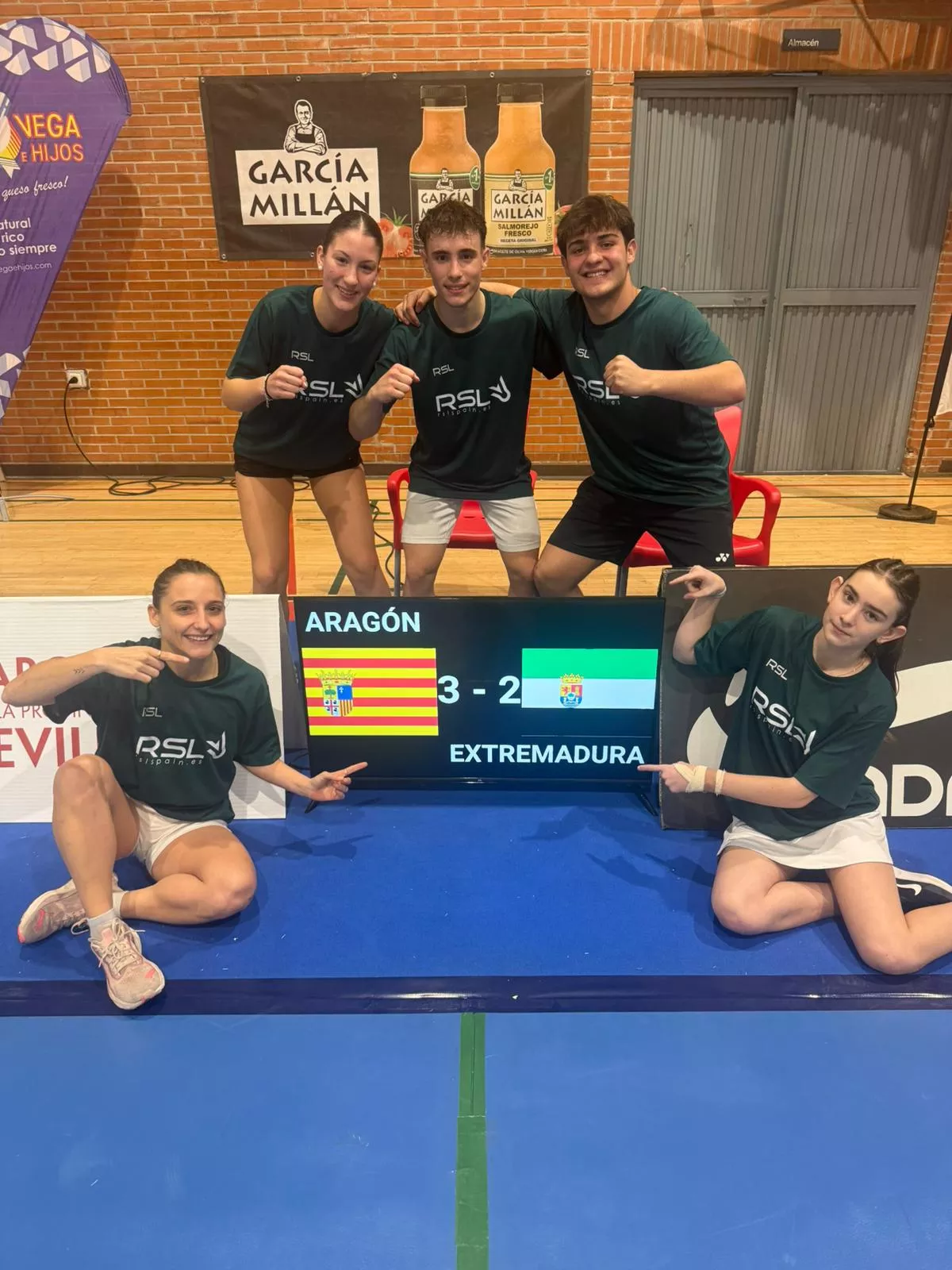 El equipo aragonés tras la victoria ante Extremadura.