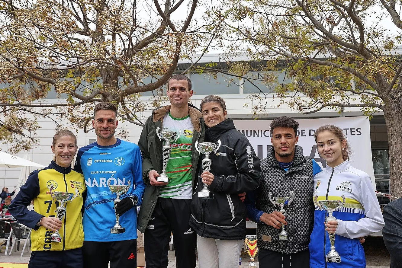 Luis Pastor y Raquel de Francisco en lo más alto del podio en Zuera.