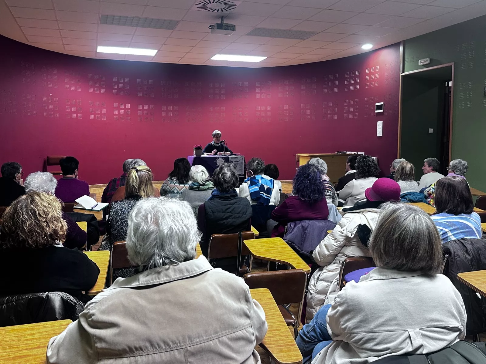 La Revuelta de Mujeres en la Iglesia se reúne en Huesca con la participación de Pepa Moleón.