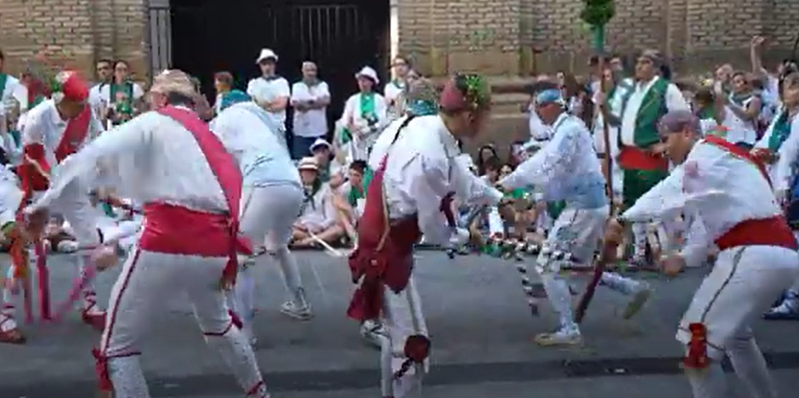 Actuación de los Danzantes el 10 de agosto